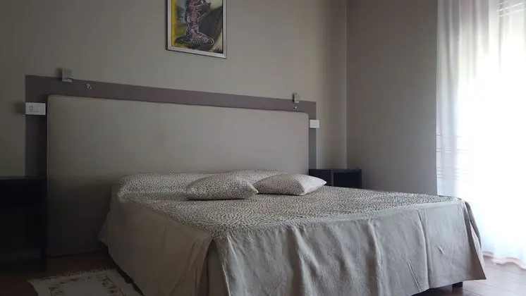 Basic Tek Büyük veya İki Ayrı Yataklı Oda, Ortak Banyo