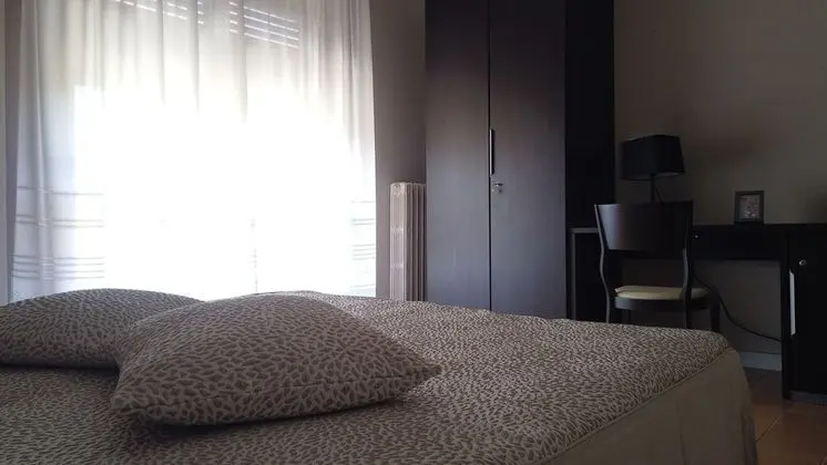 Basic Tek Büyük veya İki Ayrı Yataklı Oda, Ortak Banyo