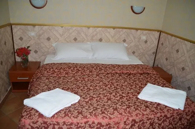 Classic Tek Büyük Yataklı Oda