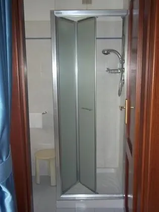 Business Tek Büyük Yataklı Oda