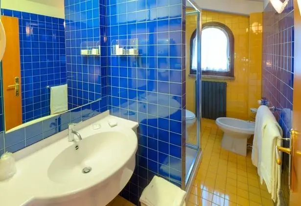 Business Tek Büyük Yataklı Oda