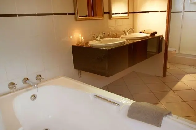 Luxury Lakeside Room