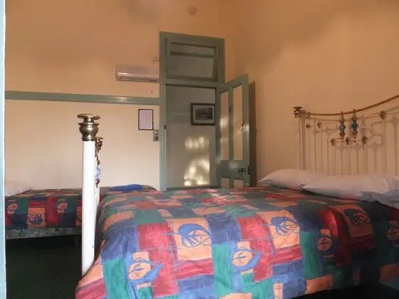 Traditional Üç Kişilik Oda, Ortak Banyo