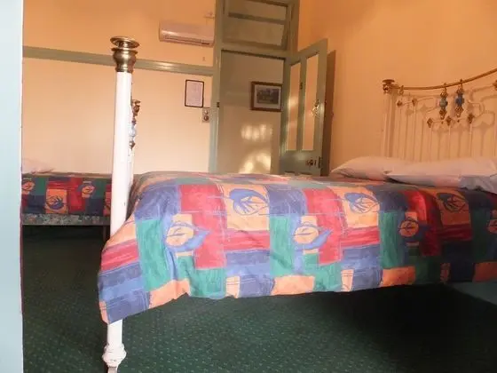 Traditional Üç Kişilik Oda, Ortak Banyo