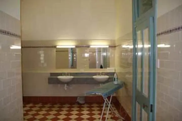 Traditional Üç Kişilik Oda, Ortak Banyo