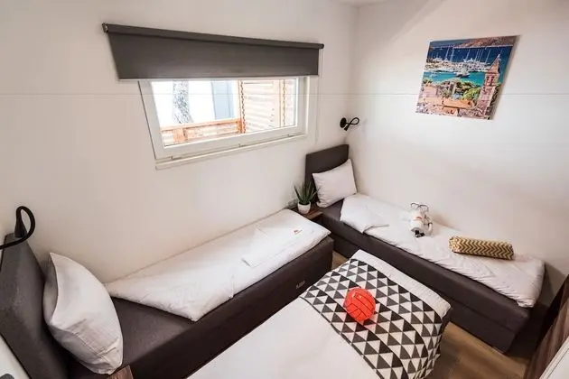 Premium Karavan, 2 Yatak Odası, Havuz Kullanımı, Plaj Kenarı