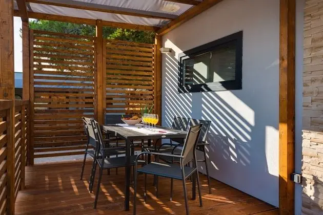 Premium Karavan, 2 Yatak Odası, Havuz Kullanımı, Plaj Kenarı