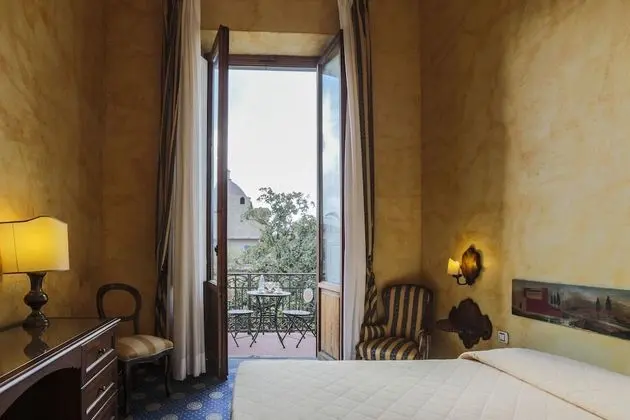 Tek Büyük veya İki Ayrı Yataklı Oda, Bahçe Manzaralı