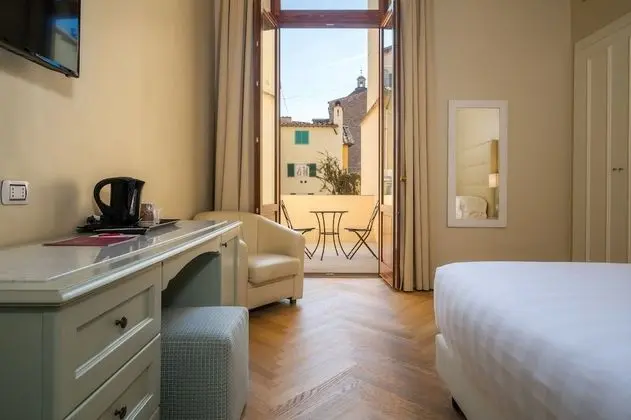 Tek Büyük veya İki Ayrı Yataklı Oda, Bahçe Manzaralı