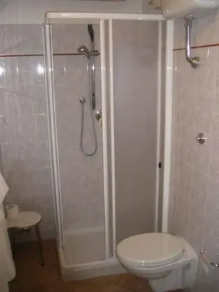 Dört Kişilik Oda, Özel Banyo
