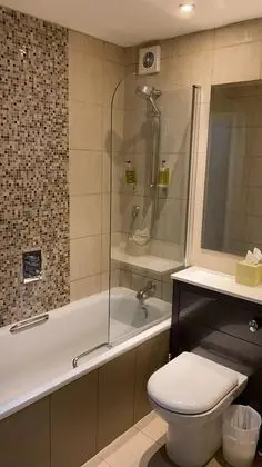 Tek Büyük veya İki Ayrı Yataklı Oda, Banyolu/Duşlu, Bahçe Manzaralı