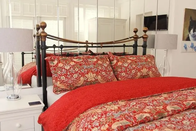 Superior Tek Büyük Yataklı Oda, Banyolu/Duşlu, Bahçe Manzaralı (The Garden Room)