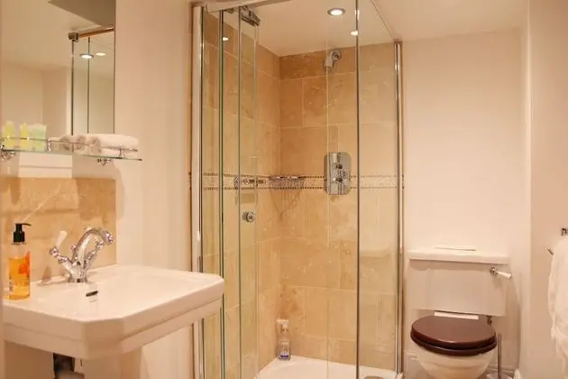 Superior Tek Büyük Yataklı Oda, Banyolu/Duşlu, Bahçe Manzaralı (The Garden Room)