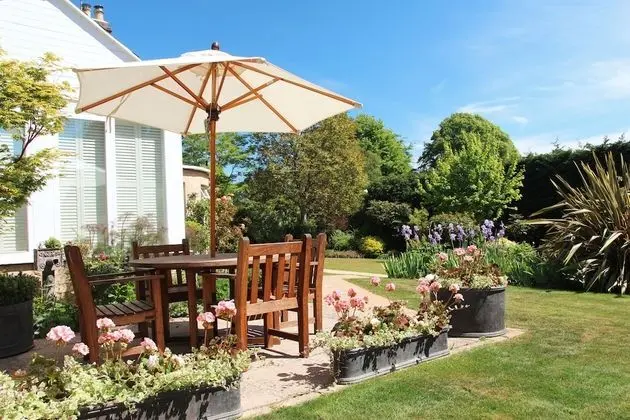 Superior Tek Büyük Yataklı Oda, Banyolu/Duşlu, Bahçe Manzaralı (The Garden Room)