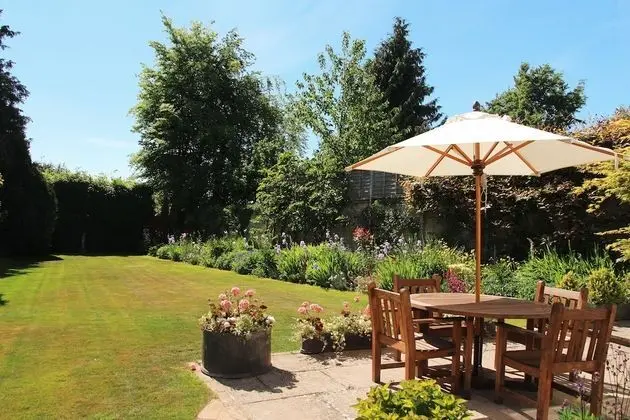 Superior Tek Büyük Yataklı Oda, Banyolu/Duşlu, Bahçe Manzaralı (The Garden Room)