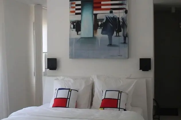 Design Tek Büyük Yataklı Oda, 1 Büyük (Queen) Boy Yatak, Teras, Bahçeli