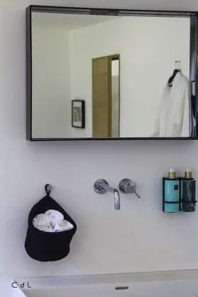 Design Tek Büyük Yataklı Oda, 1 Büyük (Queen) Boy Yatak, Teras, Bahçeli