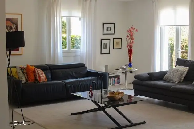 Design Tek Büyük Yataklı Oda, 1 Büyük (Queen) Boy Yatak, Teras, Bahçeli