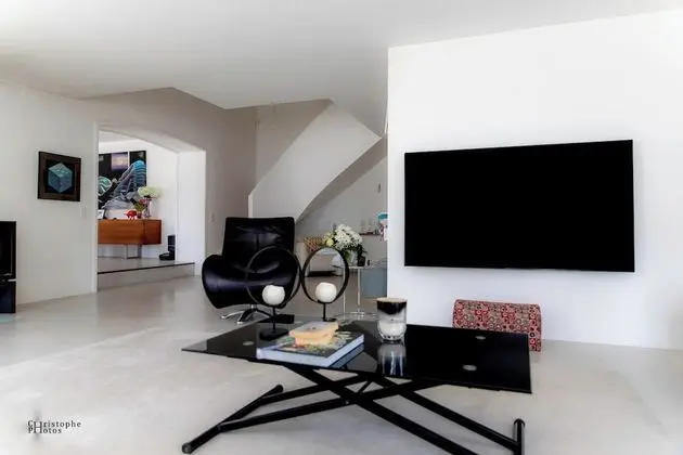 Design Tek Büyük Yataklı Oda, 1 Büyük (Queen) Boy Yatak, Teras, Bahçeli