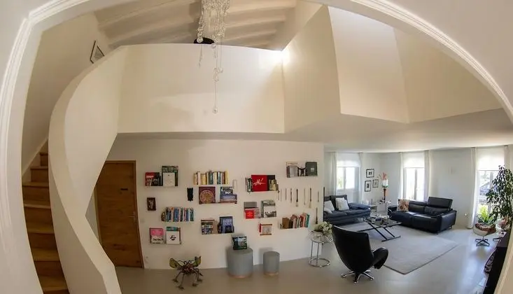 Design Tek Büyük Yataklı Oda, 1 Büyük (Queen) Boy Yatak, Teras, Bahçeli