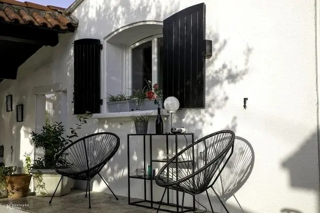 Design Tek Büyük Yataklı Oda, 1 Büyük (Queen) Boy Yatak, Teras, Bahçeli