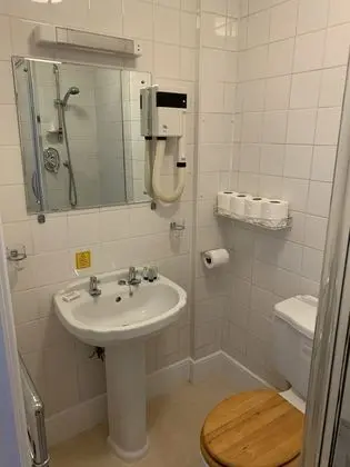 İki Ayrı Yataklı Oda, Banyolu/Duşlu