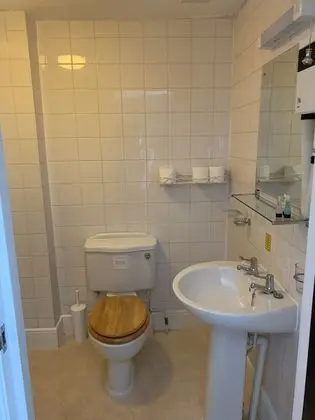 Standard Süit, Banyolu/Duşlu