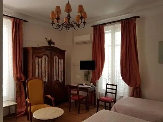 İki Ayrı Yataklı Oda, Avlu Manzaralı
