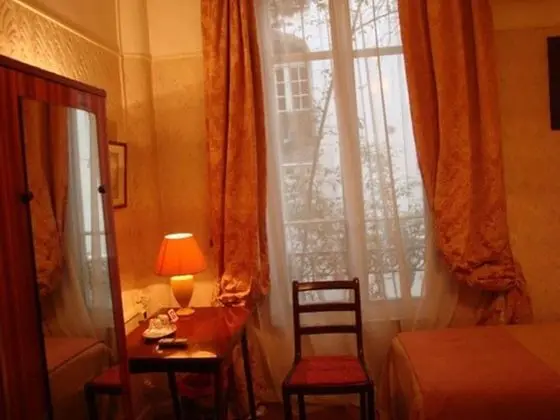 İki Ayrı Yataklı Oda, Avlu Manzaralı