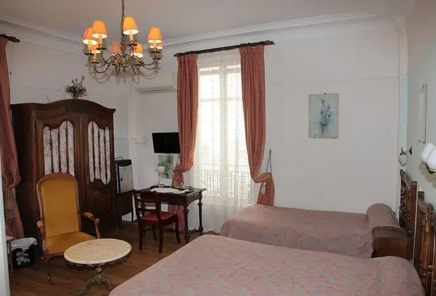 Üç Kişilik Oda