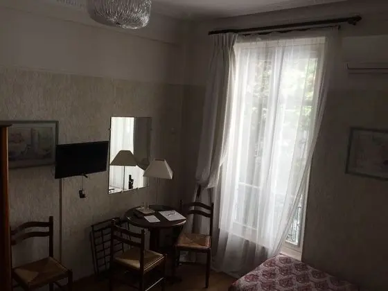 Üç Kişilik Oda