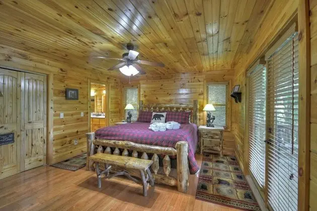 Kulübe (Crooked Creek- Creekview near Ocoee R)