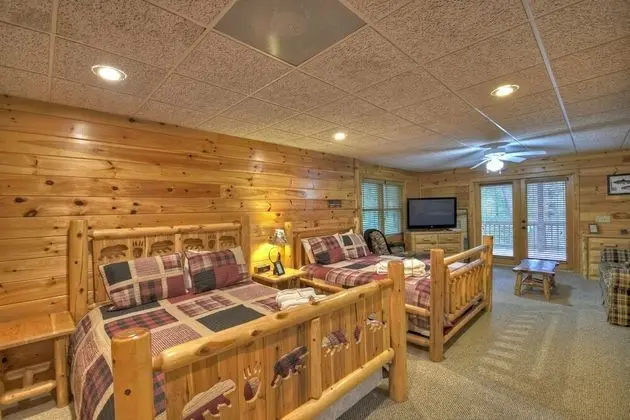 Kulübe (Crooked Creek- Creekview near Ocoee R)