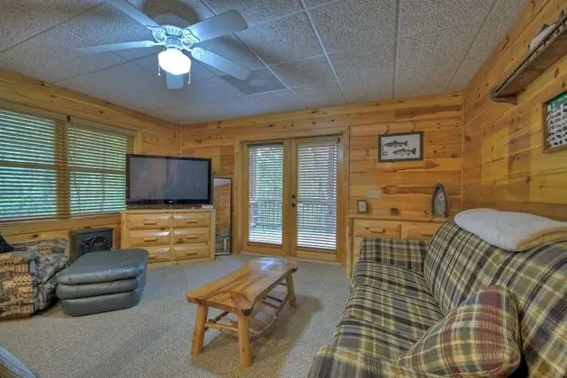 Kulübe (Crooked Creek- Creekview near Ocoee R)