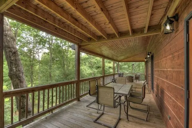 Kulübe (Crooked Creek- Creekview near Ocoee R)