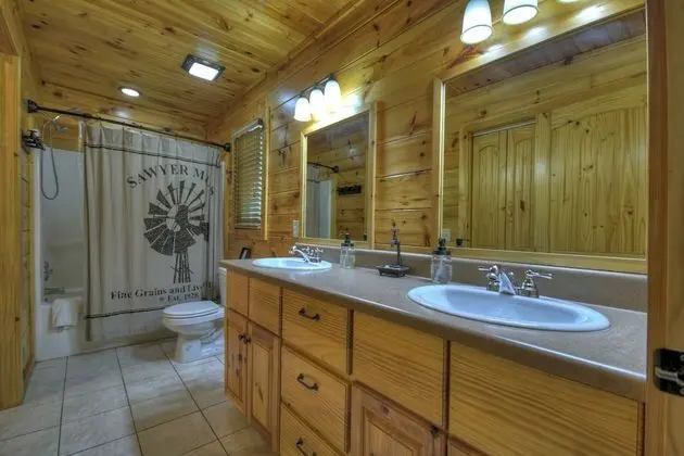 Kulübe (Crooked Creek- Creekview near Ocoee R)