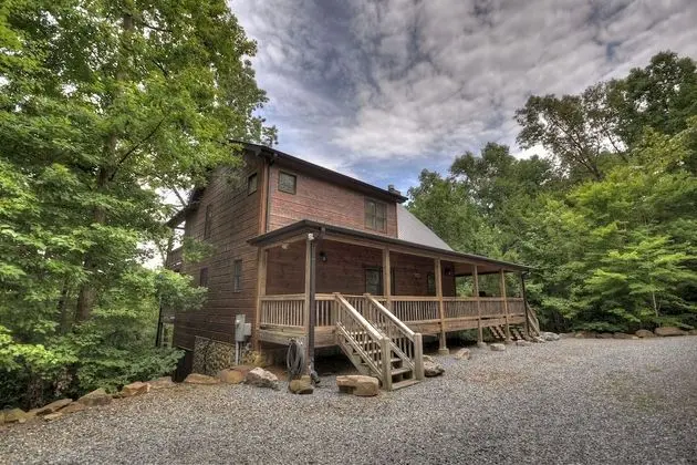 Kulübe (Crooked Creek- Creekview near Ocoee R)