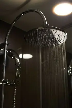 Tek Büyük Yataklı Oda (Shower Only)