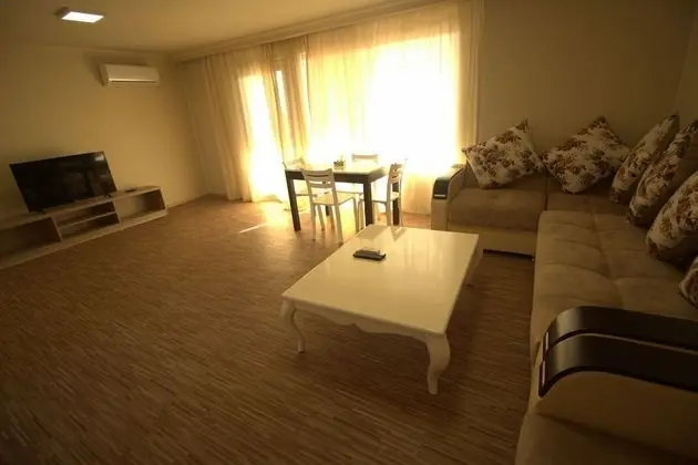 Family Kır Evi, Teras