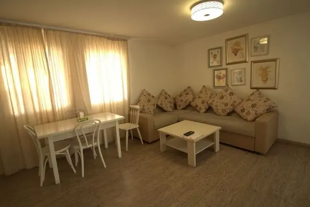 Family Kır Evi, Teras