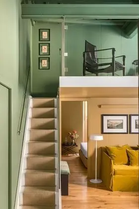 Apart Daire, Ek Bina