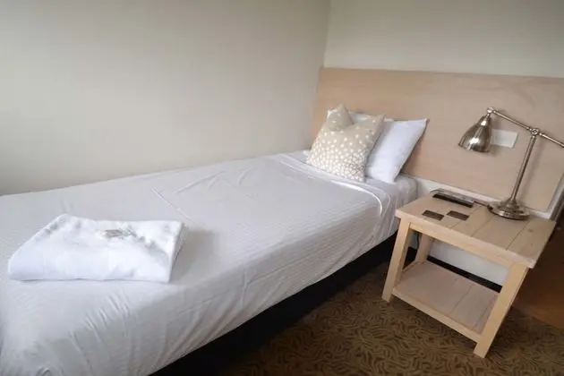 Standard Oda, Sigara İçilmez (Hotel Room)