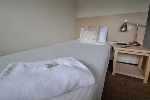 Standard Oda, Sigara İçilmez (Hotel Room)