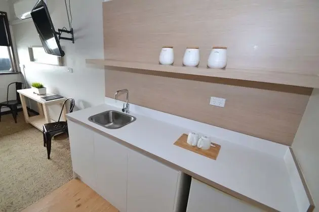 Standard Oda, Sigara İçilmez (Hotel Room)