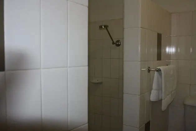 Standard Oda, Sigara İçilmez (Hotel Room)