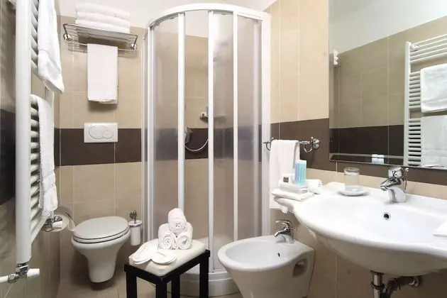 Büyük Yataklı Tek Kişilik Oda