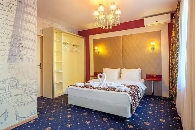 Premium Tek Büyük Yataklı Oda