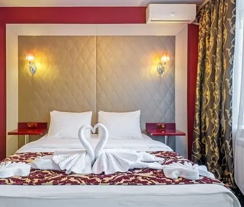 Premium Tek Büyük Yataklı Oda