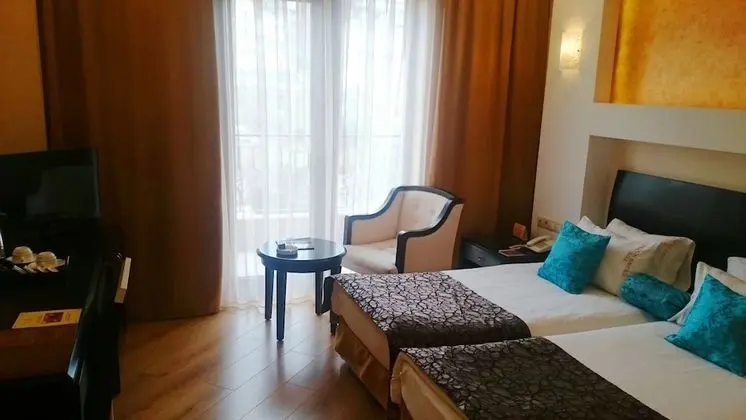 Standard Tek Büyük veya İki Ayrı Yataklı Oda