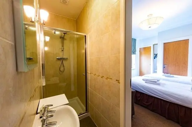 Standard Tek Büyük veya İki Ayrı Yataklı Oda, Banyolu/Duşlu (Rooms 2-3)